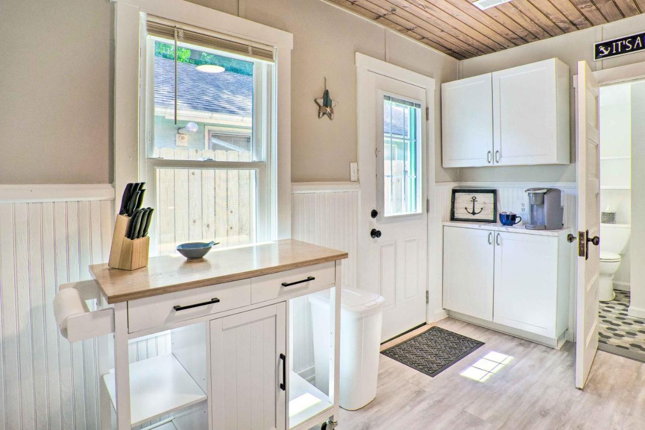 Chic Cottage With Private Yard Steps To Beach! Colonial Beach Exteriér fotografie